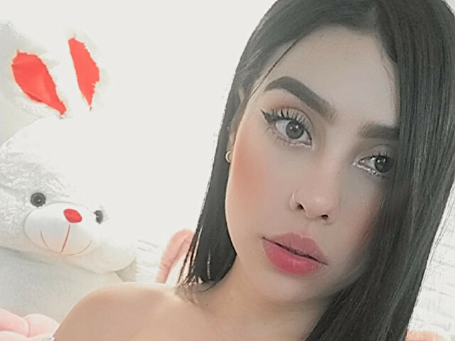 The 19 year old Alanarushell comes from Colombia and is looking for a ...
